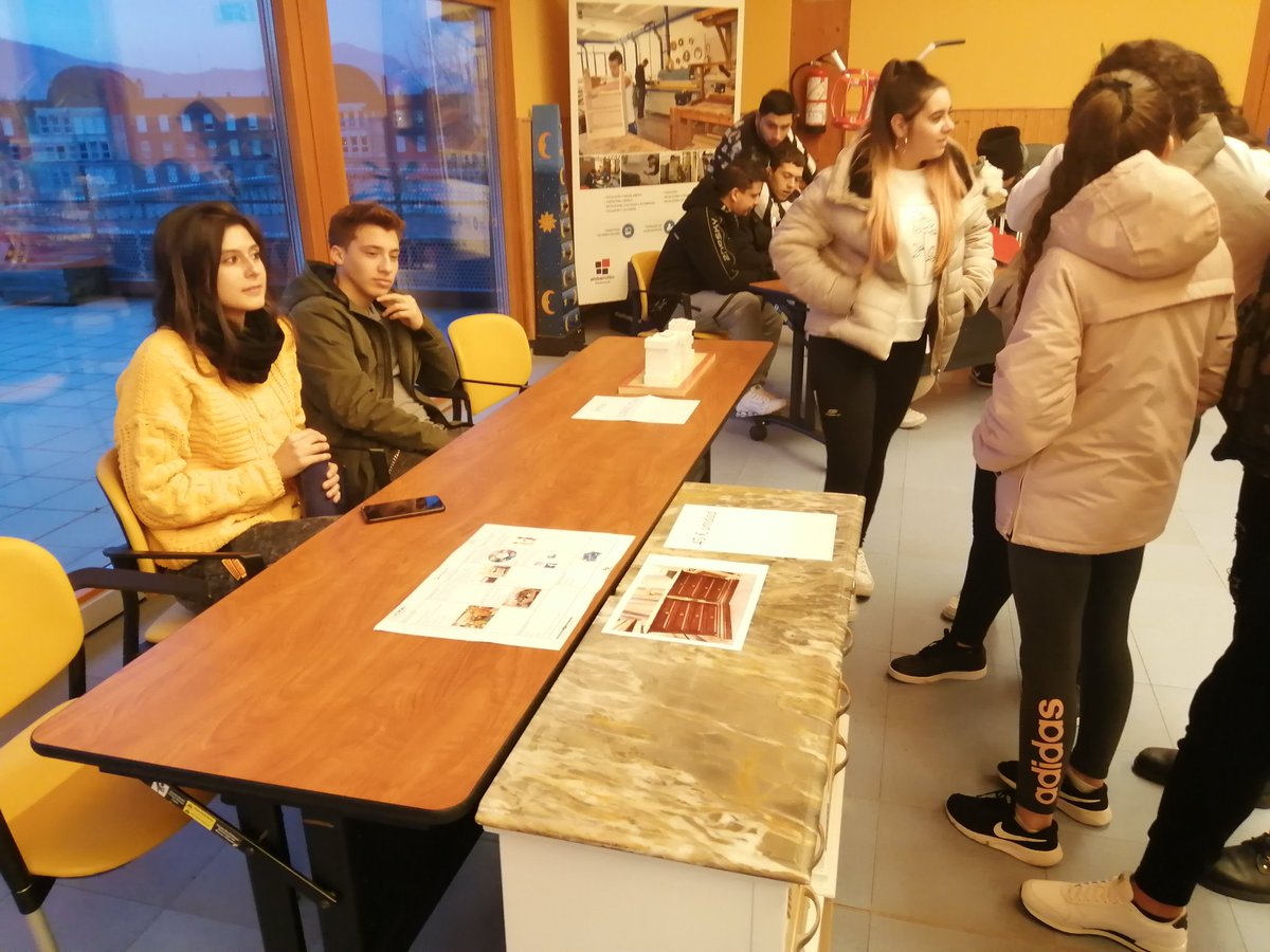 anaietxebarri1's tweet photo. Hoy realizamos nuestra Feria de Ikasenpresa en el @CF_Otxarkoaga @FPeuskadi @Ekingune https://t.co/PmbwRzeoKg