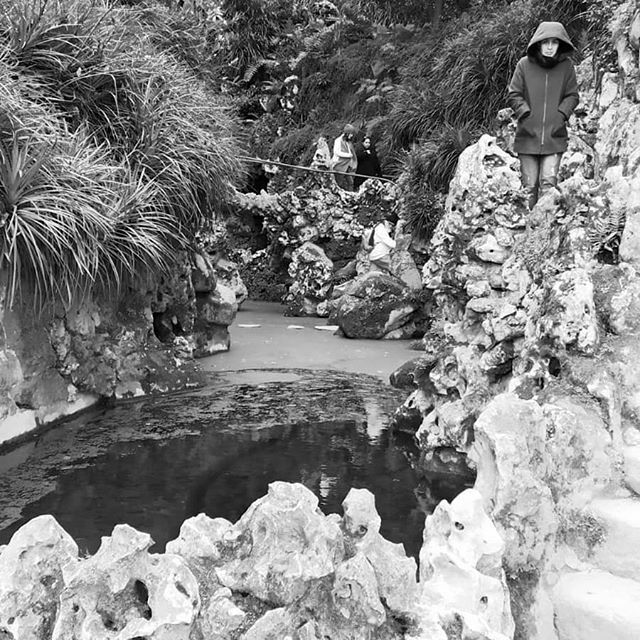 kirachet's tweet photo. Diario di viaggio. Giorno 2. 
A Lisbona da freddo. Tanto freddo. Ma veramente tanto freddo.

Ma loro non lo sanno e quindi vivono ogni giorno come se fosse primavera: magliette a maniche corte, la giacca è da sfigati e porte e finestre dei negozi sempre … https://t.co/5xRGkMNhiU https://t.co/ViFnaG8gfN