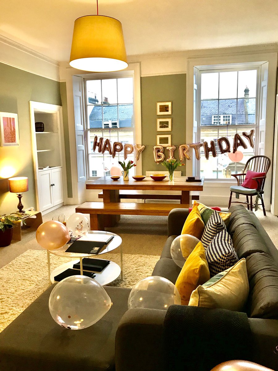 62artpad's tweet photo. One lucky lady is arriving to a ‘surprise’ today! ⁦@Airbnb_uk⁩ ⁦@visitbath⁩ ⁦@VisitBristol⁩ ⁦@VisitEnglandBiz⁩ ⁦@homeaway⁩ #champagneballoonsflowers #airbnb ⁦@TripAdvisorUK⁩ ⁦@holidaylettings⁩ ⁦@LoveHomeSwap⁩ https://t.co/lgXeykhKEs