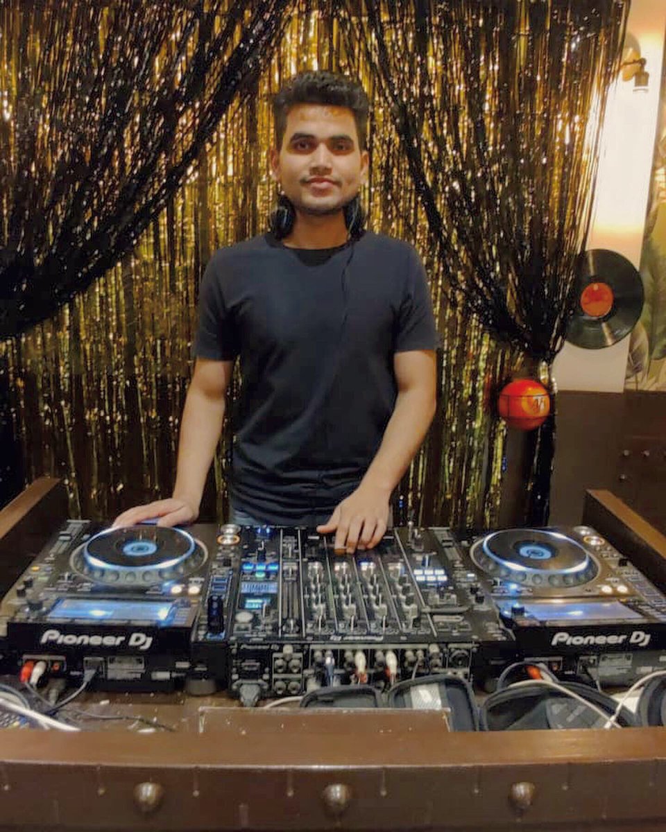 djmarkvmusic's tweet photo. Glimpse of NYE EVE 2020 #latepost https://t.co/r2sT8PIUTO