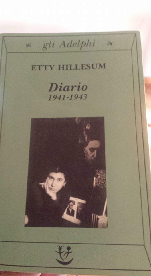 In me non c'è un poeta, 
in me c'è un pezzetto di Dio 
che potrebbe farsi poesia

Etty Hillesum 

#Leggendo #EttyHillesum a #CasaLettori 

<a href="/CasaLettori/">Casa Lettori</a> <a href="/CarmelaCusmai/">Carmela Cusmai</a> <a href="/GianniMaritati/">Gianni Maritati</a> <a href="/lucy_esposito/">Lucia Esposito</a> <a href="/letteratume/">Letteratume</a> @LibriAmati <a href="/Ass_CRiva/">Ass. Clemente Riva</a> <a href="/Francesco_Morra/">Francesco Morra</a>