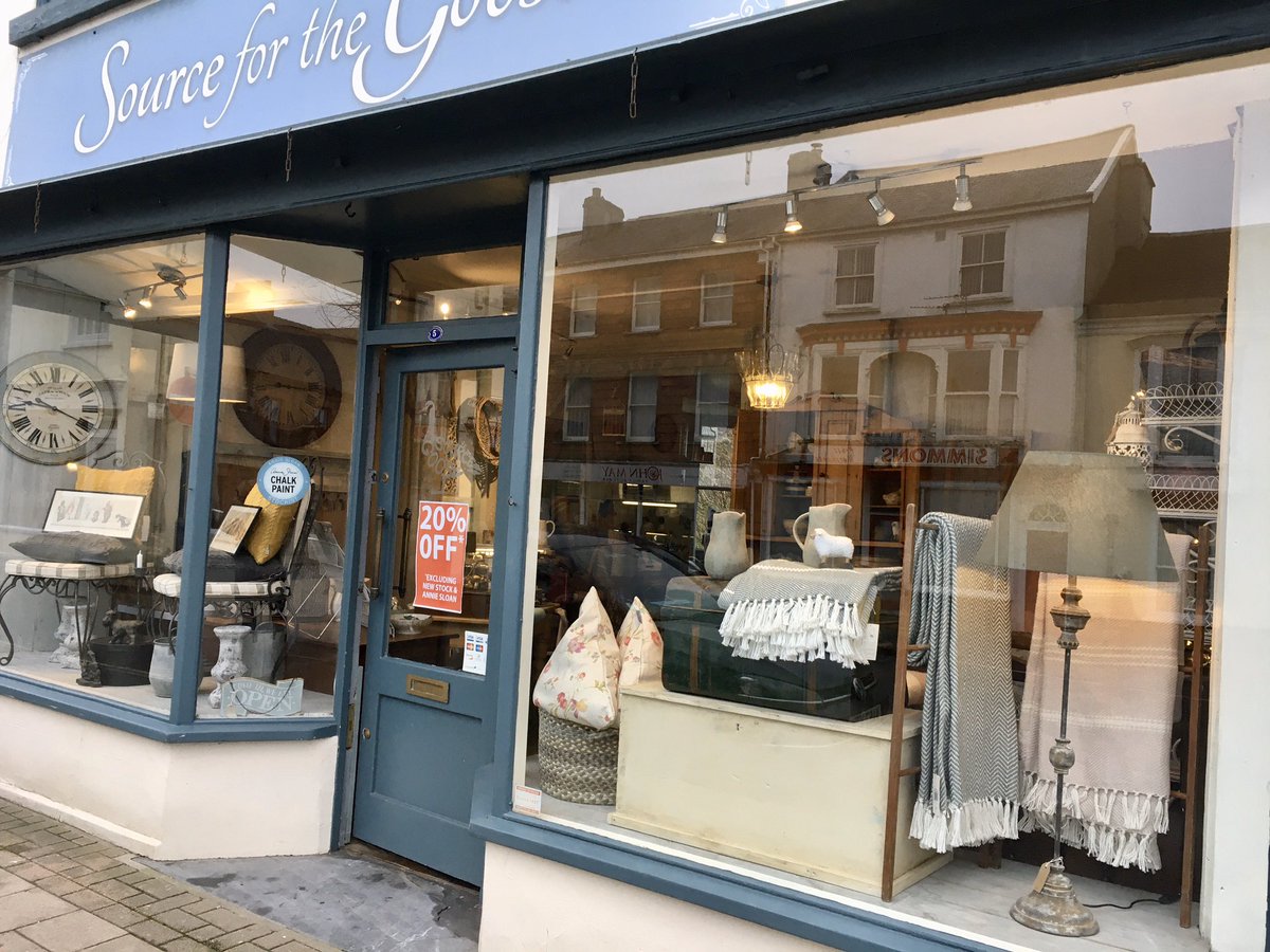 sourcegoose's tweet photo. Good morning!
#vintagefurniture #anniesloan #anniesloanstockist #chippypaint #vintagehome #interiorinspiration #sourceforthegoosestyle #devon #northdevon #north_devon https://t.co/ArbwaRLGGW