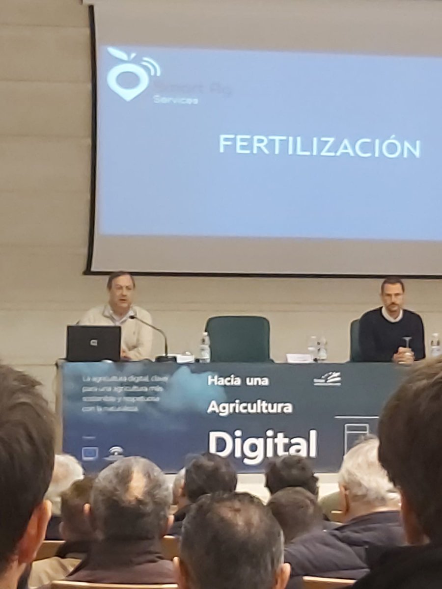 AgTechAndalucia's tweet photo. El investigador Juan Agüera explica el trabajo desarrollado para optimizar la fertilización nitrogenada de los cultivos....
#Agroingeniería #Agriculturadeprecisión #AgroTIC #AgTech https://t.co/G1Pg69rcfV