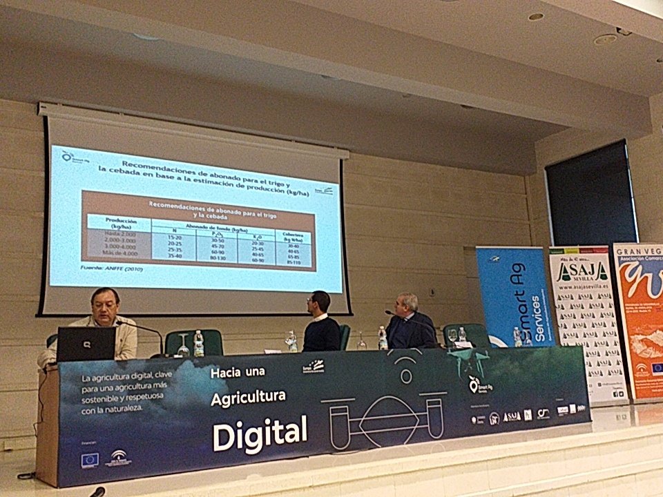 eComercioAgr's tweet photo. La #agricultura de #precision es un complemento a la intuición y experiencia de nuestros #agricultores y #ganaderos. Es una herramienta que nos permite tomar decisiones con datos reales.... 

#SmartAG @AgTechAndalucia #digitalizacion https://t.co/BWMsRUbB9I