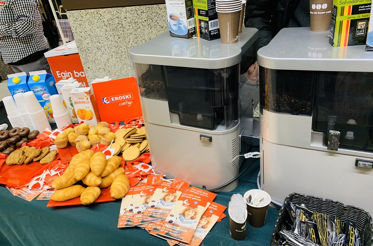 batvol's tweet photo. Hoy hemos desayunado en @EROSKI
Se inauguraba la #Reforma de una de las tiendas Del #planactiva y #planahorrodenergia en el que el #grupoeroski esta haciendo una gran inversión reformando los supermecardos e hipermercados de Navarra y #batvol se está encargado la parte #eléctrica https://t.co/7V2oLdYX3w