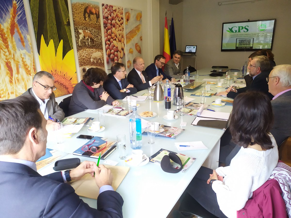 cesfac's tweet photo. Arranca la #ComisiondeSostenibilidad y #MedioAmbiente de #Cesfac. Ayer tuvo lugar una exitosa reunión con proveedores argentinos, expertos en alimentación animal, proveedores de materias primas y ganaderos. Nuestro compromiso con la #sostenibilidad se fortalece! 💪 https://t.co/aunM9hzeny