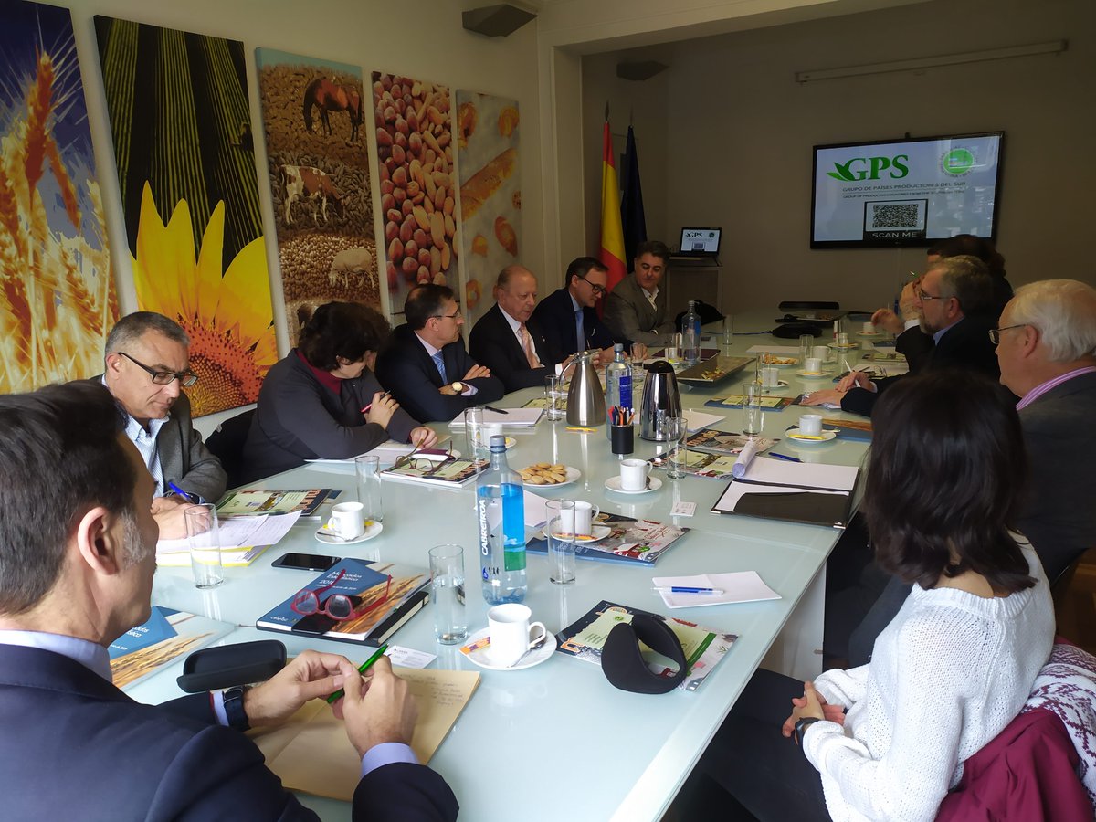cesfac's tweet photo. Arranca la #ComisiondeSostenibilidad y #MedioAmbiente de #Cesfac. Ayer tuvo lugar una exitosa reunión con proveedores argentinos, expertos en alimentación animal, proveedores de materias primas y ganaderos. Nuestro compromiso con la #sostenibilidad se fortalece! 💪 https://t.co/aunM9hzeny