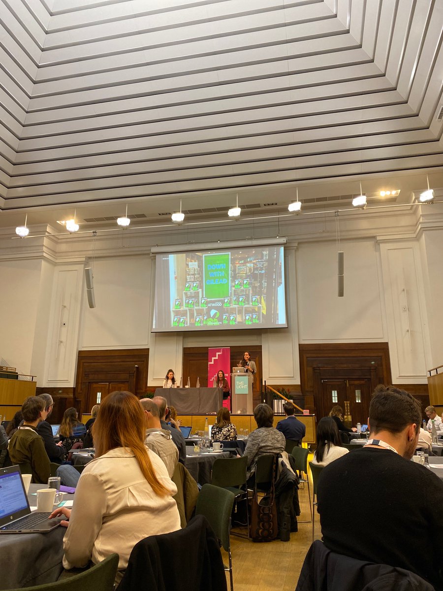 FutureLearn's tweet photo. #FLforum day 2 starting with an update from our research team, presenting insight into the trends that are shaping the online learning market 📈 https://t.co/Ja9Z0VNAK0