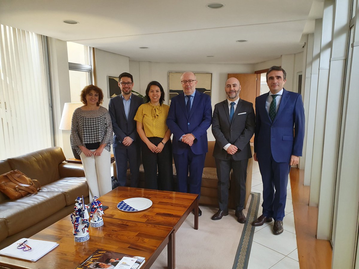 GarciaCasasF's tweet photo. En Embaj🇪🇦 con delegacion @ICMPD (Centro Internac Desarrollo Políticas Migratorias). Tratamos 1) su labor contra tráfico de personas y 2)a favor emigrantes venezolanos en 🇧🇷#MakingMigrationBetter @MAECgob @GonzaloFanjul @interiorgob @empleogob @Itamaraty_ES @matebe @UEnoBrasil https://t.co/7VnzP0uaCK