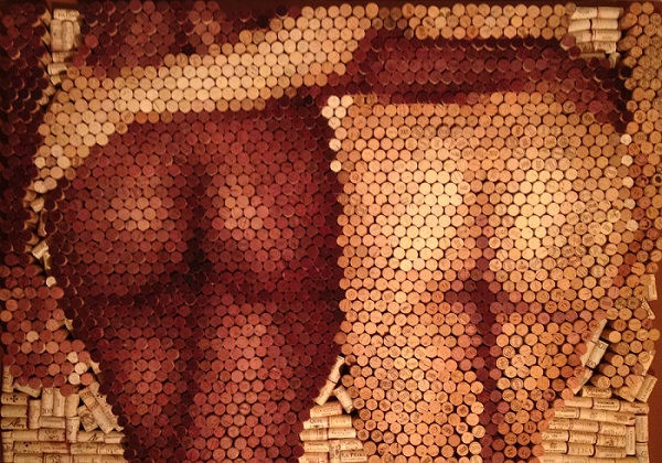 BodegasCarchelo's tweet photo. Además de disfrutar el vino cuando lo abres, también puedes reutilizar los tapones. Existe un artista llamado Conrad Engelhardt que hace obras de arte ¿Qué te parece? ¿Alguna vez has reutilizado los corchos?

Fuente Fotos Vinopack #FelizJueves #Vinotinto #Carchelo https://t.co/muRBjNyv1p
