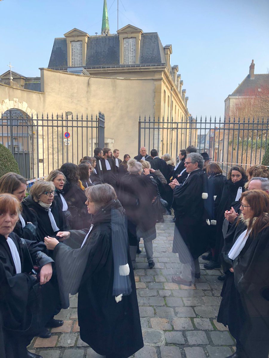 barreauchartres's tweet photo. On continue la mobilisation. Rentrée solennelle du Tribunal judiciaire de Chartres. https://t.co/zdzuTrtK9T