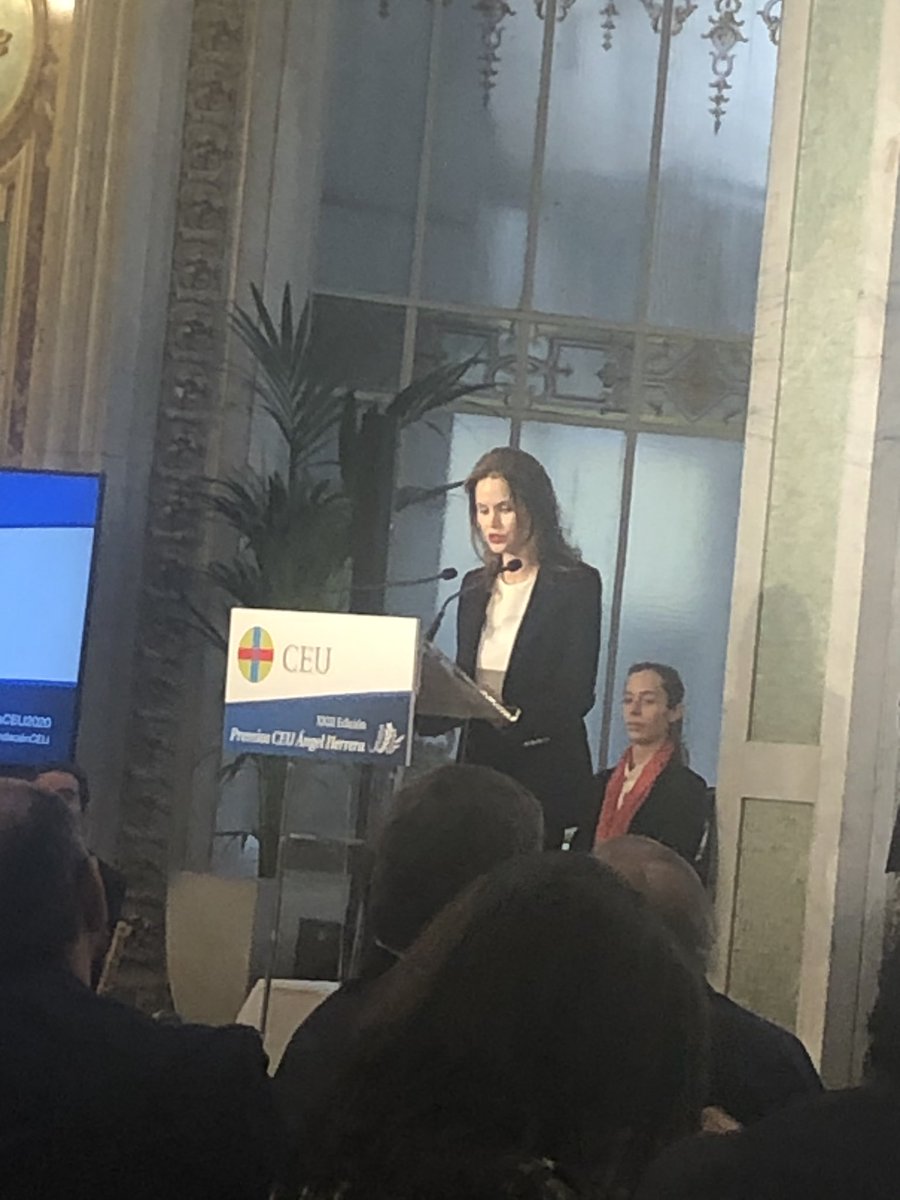 soydigitalwoman's tweet photo. #InmaShara primera mujer directora de orquesta premiada por sus valores y responsabilidad a través de sus conciertos benéficos para ayudar a los más desfavorecidos @FundacionCEU https://t.co/egcqMKDlta