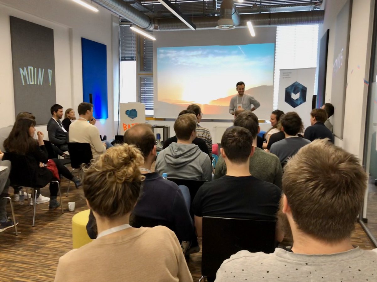 MediaLabBayern's tweet photo. Fireside wird zum Sonnenaufgang. ☀️ Nach dem gemütlichen Plausch mit @the_human_api gestern Abend, bereiten die Bootcamps-Startups heute ihren Pitch für morgen vor. Interviews werden geführt, ausgewertet und der Prototyp verfeinert. 

Ready, Set, Goooo! 🚀#

#Bootcamp #MLBatch7 https://t.co/dWHTZfEE4K