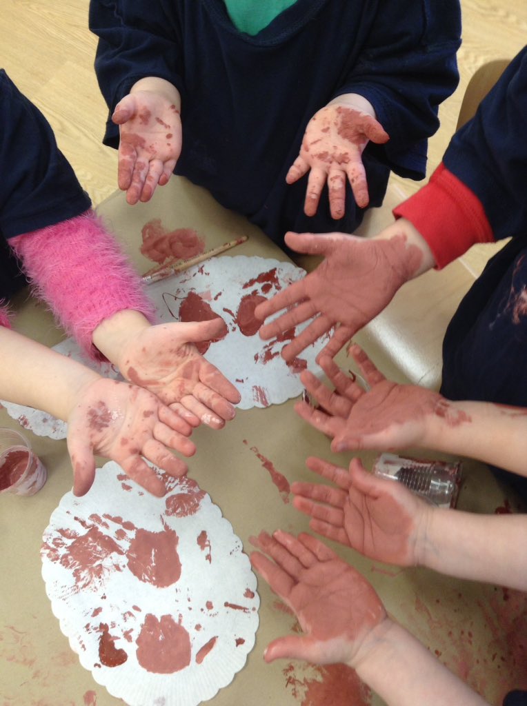 AshbridgeMaxy's tweet photo. Artist-in-residence: Don't miss our cherry red shaded hands! We had a wonderful time painting real furniture pieces using wood paint. Jessica shared special ways of stirring the paint in tins. #getsetpaint #messyhands #atelier #EYMatters @NDNAtalk https://t.co/QZGW4ijX6E