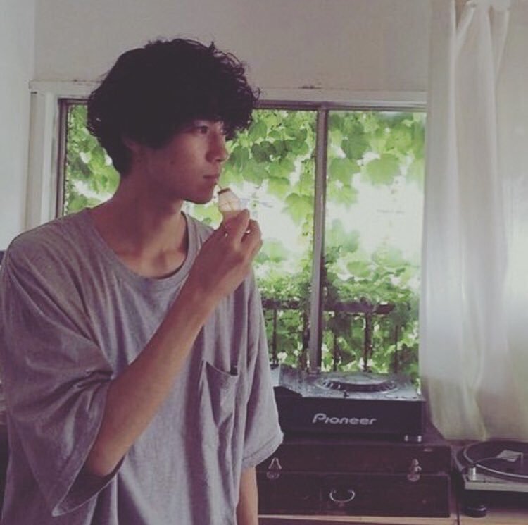 xx_run24's tweet photo. メンズノンノモデルはブスに人権ないと思ってるだろうなという偏りまくった偏見を持ってるので怖いなという感情しか基本湧かないんですけど清原翔くんめっちゃかっこいいし出てくる写真がどれも彼氏感溢れすぎててこれはあかん好きなやつやん…となってる https://t.co/6YEbayll94