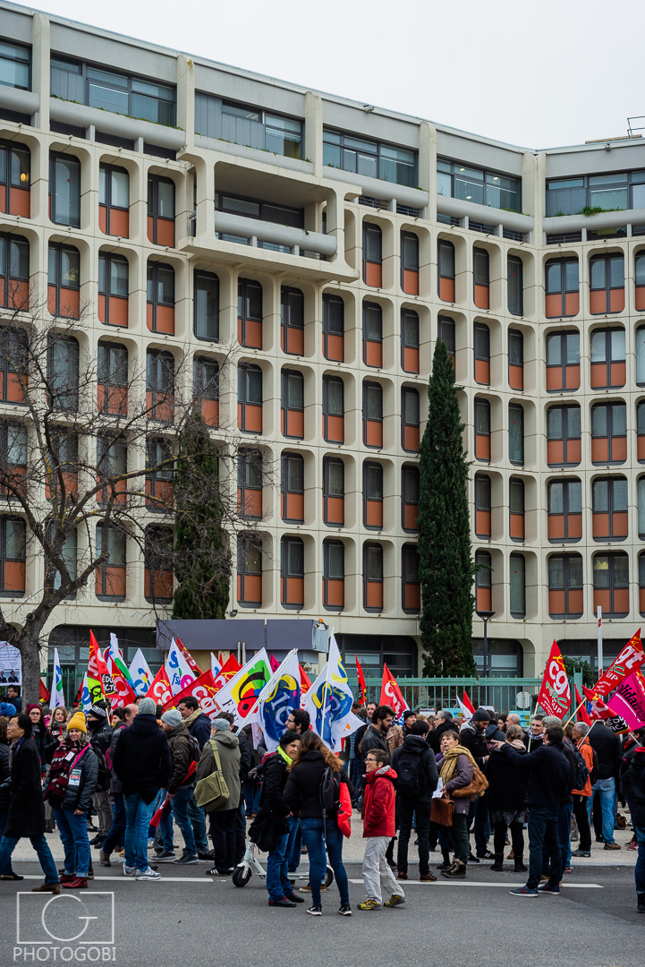 photogobi's tweet photo. Manifestation devant le rectorat d'Aix-en-Provence pour l'abandon du projet de réforme des retraites, pour des augmentations de salaires immédiates et sans contrepartie

 #reformedesretraites #aixmaville #photographie #aixenprovence   

https://t.co/YVs9hz2wRy https://t.co/W25bNjrfnF