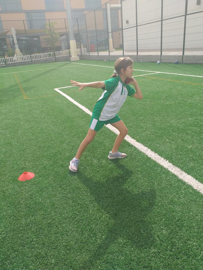 ArborSports's tweet photo. In todays PE lesson @ArborYear5 learnt how to perform two throwing events; shot put and vortex @ArborSports @ArborDubai #athletics https://t.co/nU8s6QOyDu