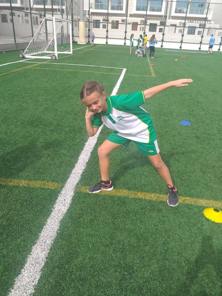 ArborSports's tweet photo. In todays PE lesson @ArborYear5 learnt how to perform two throwing events; shot put and vortex @ArborSports @ArborDubai #athletics https://t.co/nU8s6QOyDu