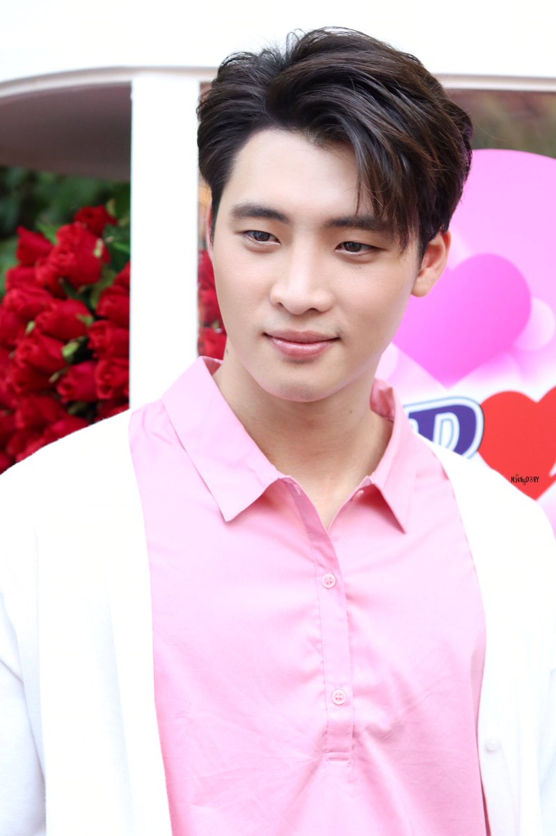 DearyDearyy's tweet photo. กุหลาบไม่ต้องการ....🌹
แค่อยู่ด้วยกันนานๆก็พอ ฮิ้วว🤣
📸200123 -Agalico Sukhumvit51

@m34nismind 
#MeanPhiravich 
#PopteenpoplovexMean https://t.co/Jzx5AWpfuF