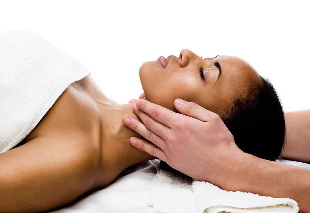 ✨SPA SPECIAL: PAYDAY PROMOTION!✨ 
Book a FULL DAY Decadent Vino Spa package for price of half day package!

• Lunch 
• Use of thermae facilities 
• 3 hrs spa treatments
• Gift

 Available for bookings 27 - 31 Jan

R1,450 pp

012 819 8600 reservations@kievitskroon.co.za