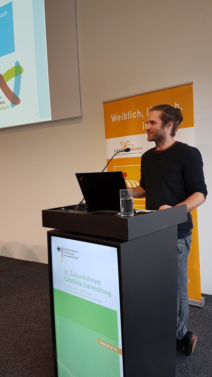 Mut, Haltung, Engagement - die <a href="/landfrauen_DE/">LandFrauen in Deutschland</a> zeigen Flagge: #Demokratie und #Toleranz entscheiden! Heute beim <a href="/zukunftsforum/">zukunftsforum</a> #IGW2020 Das Dorfteam diskutiert mit!