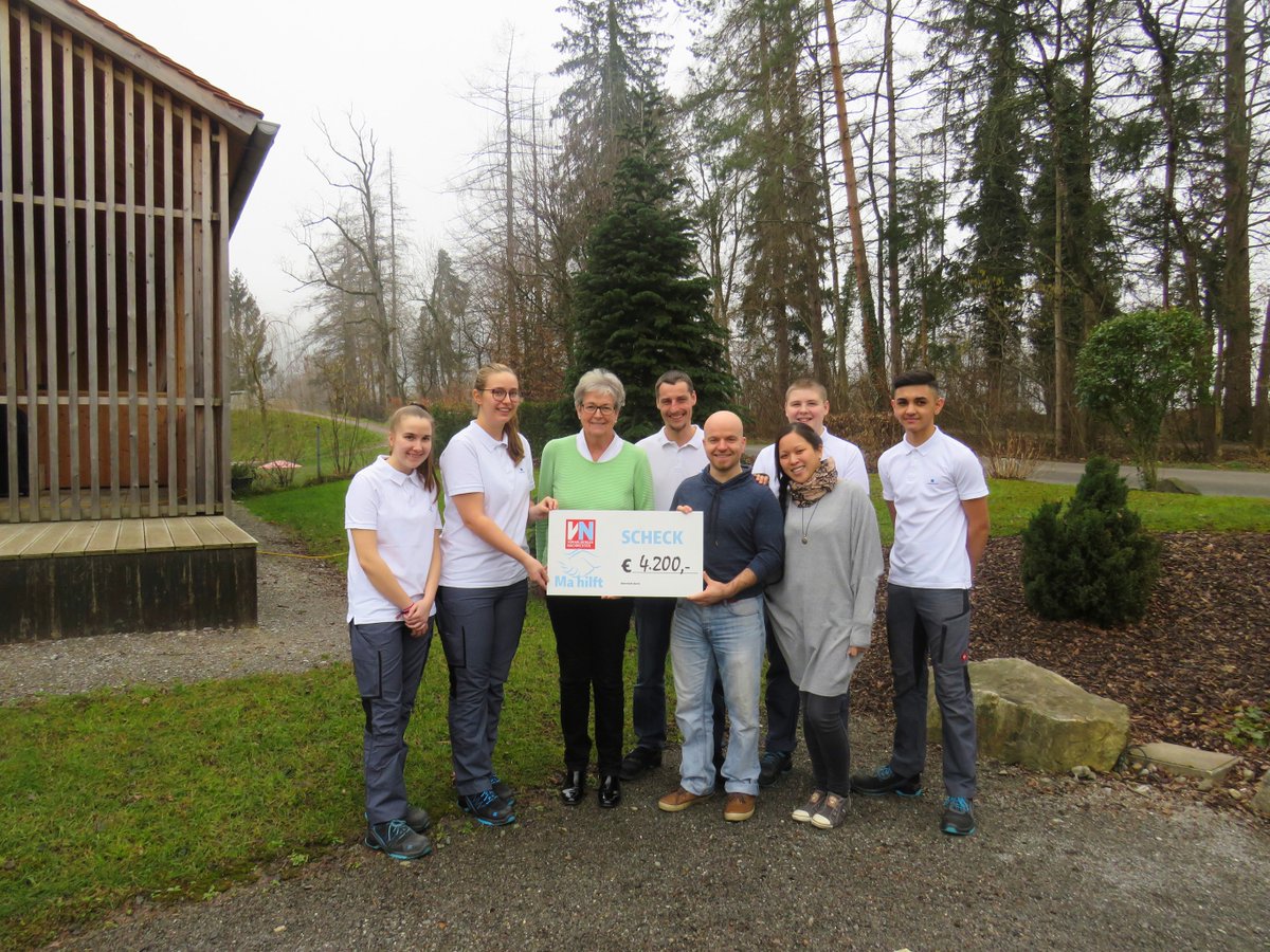 ServusIntralogs's tweet image. Sagenhafte € 4.200,- Reinerlös sind bei unserem selbst organisierten Weihnachtsmarkt Ende November zusammen gekommen. Damit wird Vorarlberger Familien in Not geholfen. Gestern fand die Scheckübergabe mit Marlies Müller von „Ma hilft!“ statt.