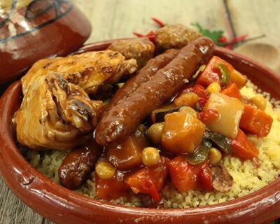 goood_antibes's tweet photo. ⚠️ Pour bien commencer la semaine ⚠️ chez #GooodAntibes lundi 27 janvier prochain, à midi, le retour du #CouscousRoyal aux trois viandes.
15€ par personne, formule à 19€ avec un dessert ou un verre de vin.
Pensez à réserver au 0952006967 🍽 #restaurant #antibes #platdujour https://t.co/gjkLBldNfG