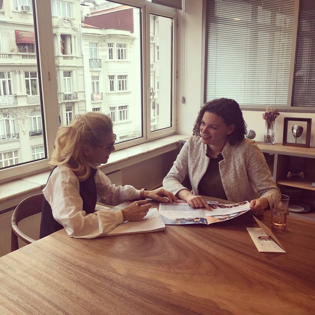 AFSTurkiye's tweet image. Kanada Yaz Okulu partnerlerimizle ofisimizde bir araya gelerek programın öğrencilerimize sunduğu fırsatlardan bahsettik. Her yaş grubuna uygun programla ilgili bilgi almak için hemen bize ulaşın. #afseffect #afsturkey #turkkulturvakfi1974 #türkkültürvakfı