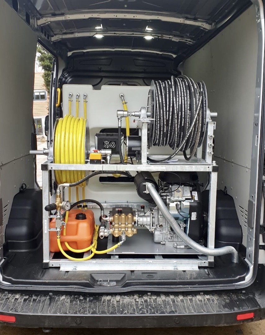 BNLimited11's tweet photo. Latest Super 60 van pack drain jetter, fitted and heading off back down to London. 3000psi @ 55 lpm / 12 gpm. Punchy piece of kit. #drainjetter #vanpack #drainjetting https://t.co/7csnlCivfD