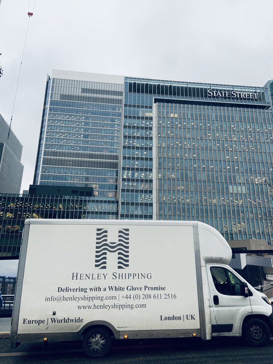 Installation day for a luxury interior designer at Canary Wharf. #topfloorliving #allthewayup #luxury #interiordesign
