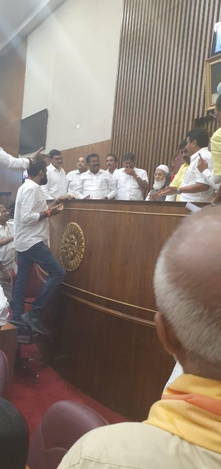 EO9YeOuU0AMPnAR?format=jpg&name=small