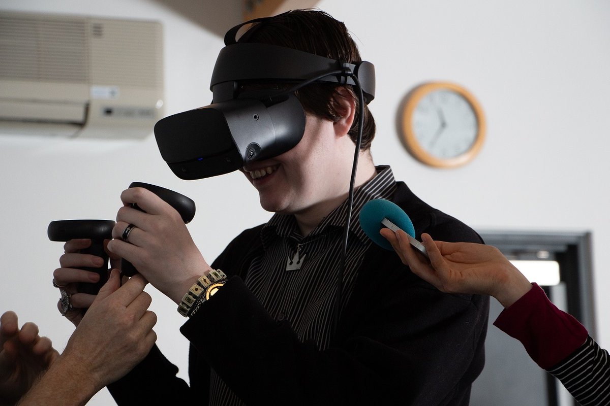 CambsCC's tweet photo. Last week @dottymcl was in March Library for a #VirtualReality workshop with artist @MrLeeMason &amp; @CambsSkills students. Listen again to her piece aired on @BBCCambs this morning with @cambslib Rosie Veitch talking about VR in libraries 👉  https://t.co/JEJr14hUyE at 1:41:30 in. https://t.co/jDhFdeqkmo