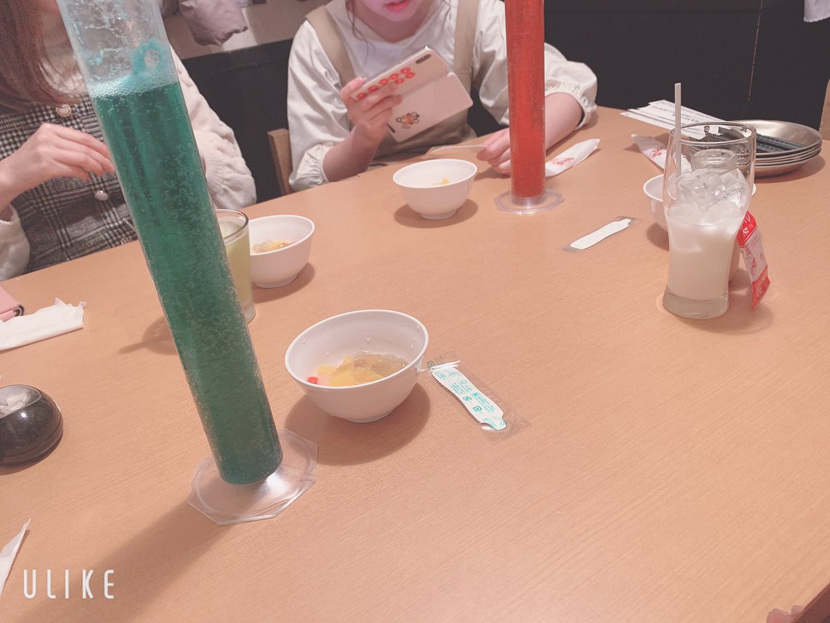 ototototo1020's tweet photo. 今日は美恋で11月の打ち上げをしてきた~(๑｀꒳´๑)🌹
6年4組に行ってきたんだけど頭悪すぎてワロタ🤣www
そしてやっぱりこのメンバー大好きだぁ！💕
（小学生感否めない私何なの）
#美恋塾
#6年4組 https://t.co/fL4tXyxNE8