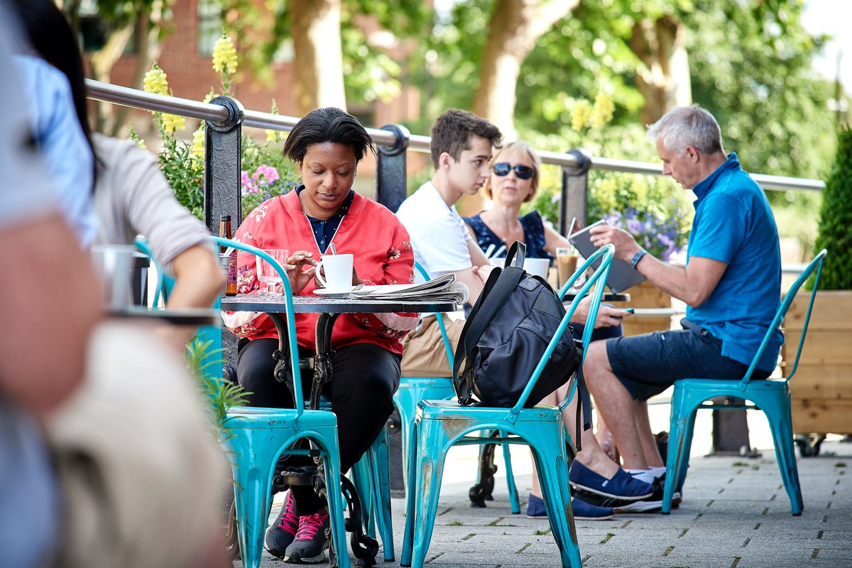 Lantern_MaidenH's tweet photo. It's all about location! Transport your employees into London with 22 mins and be in a vibrant town centre with great access to rail, road, major airports; #Maidenhead has it all 🙌 An enviable lifestyle choice for your workforce. Book your tour today https://t.co/61WTrqh8M9 https://t.co/pRP7g0z8mY