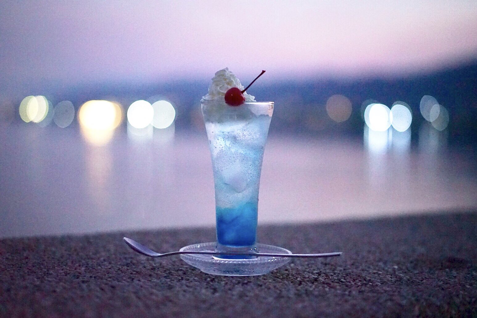 تويتر クリームソーダ職人tsunekawa 旅する喫茶 على تويتر 海辺のクリームソーダ 4枚目は縦写真なのでタップしてみてください T Co Cctv1xwntf