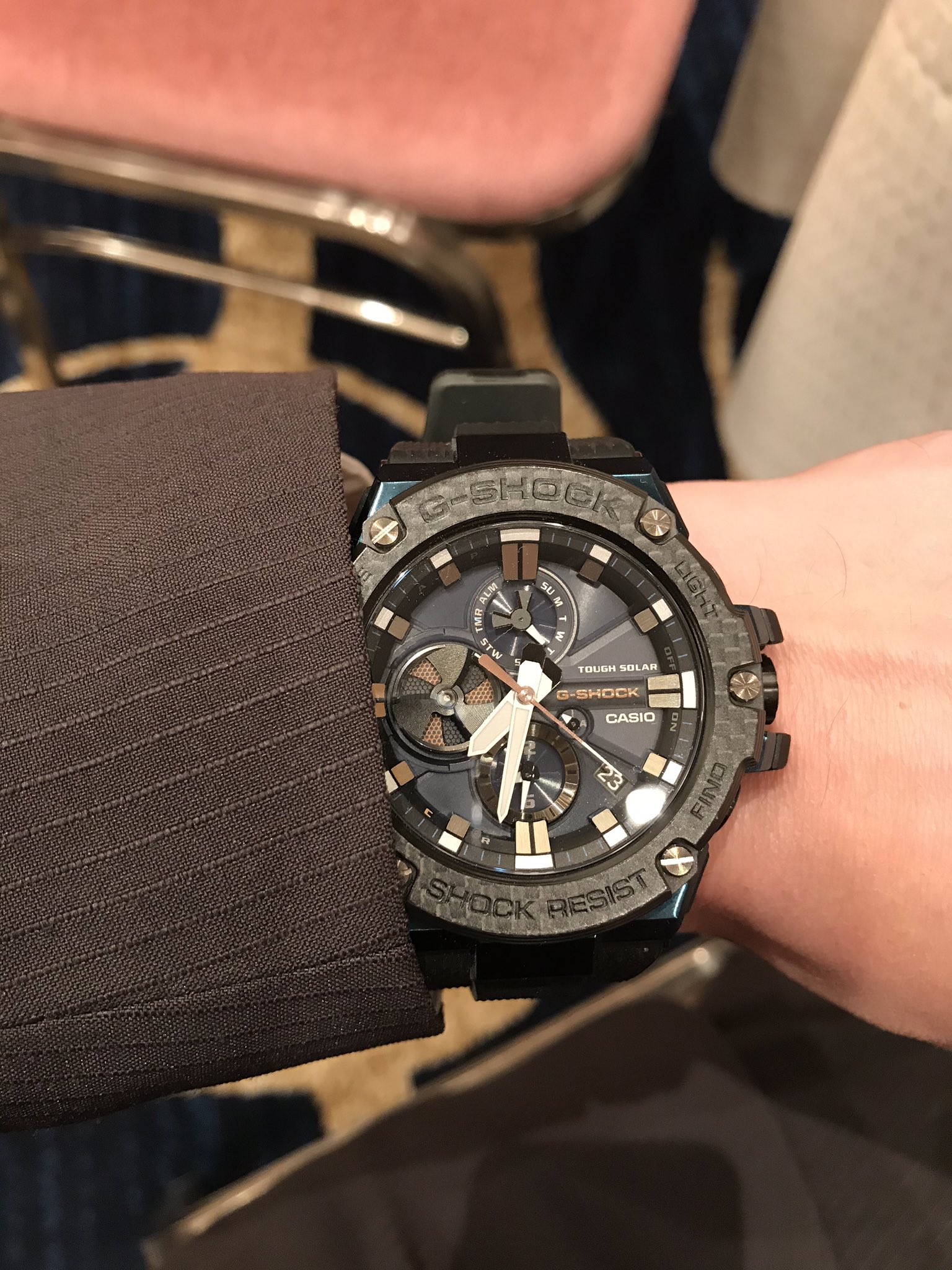 お豆さん 思っていたよりもスーツに違和感ないなg Shock Gstb100 お気に入り 腕時計 カーボン T Co Uqf8awvckq Twitter