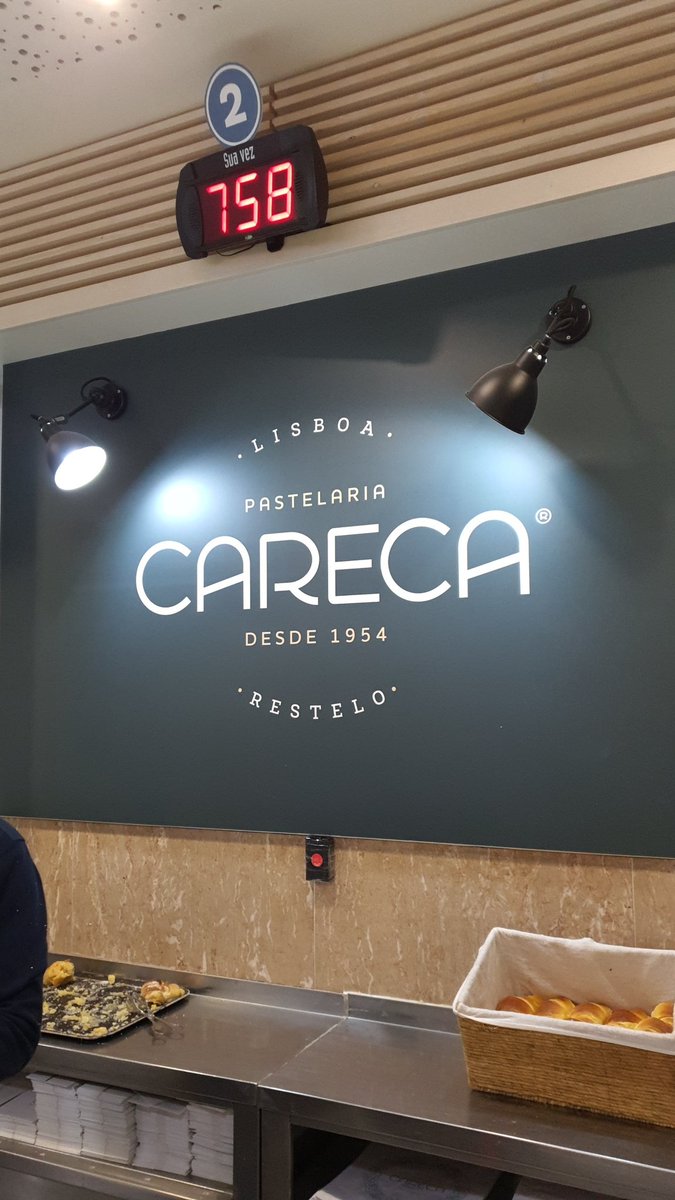 Devo reconhecer que é um sítio apetitoso para fazer reuniões... 😂