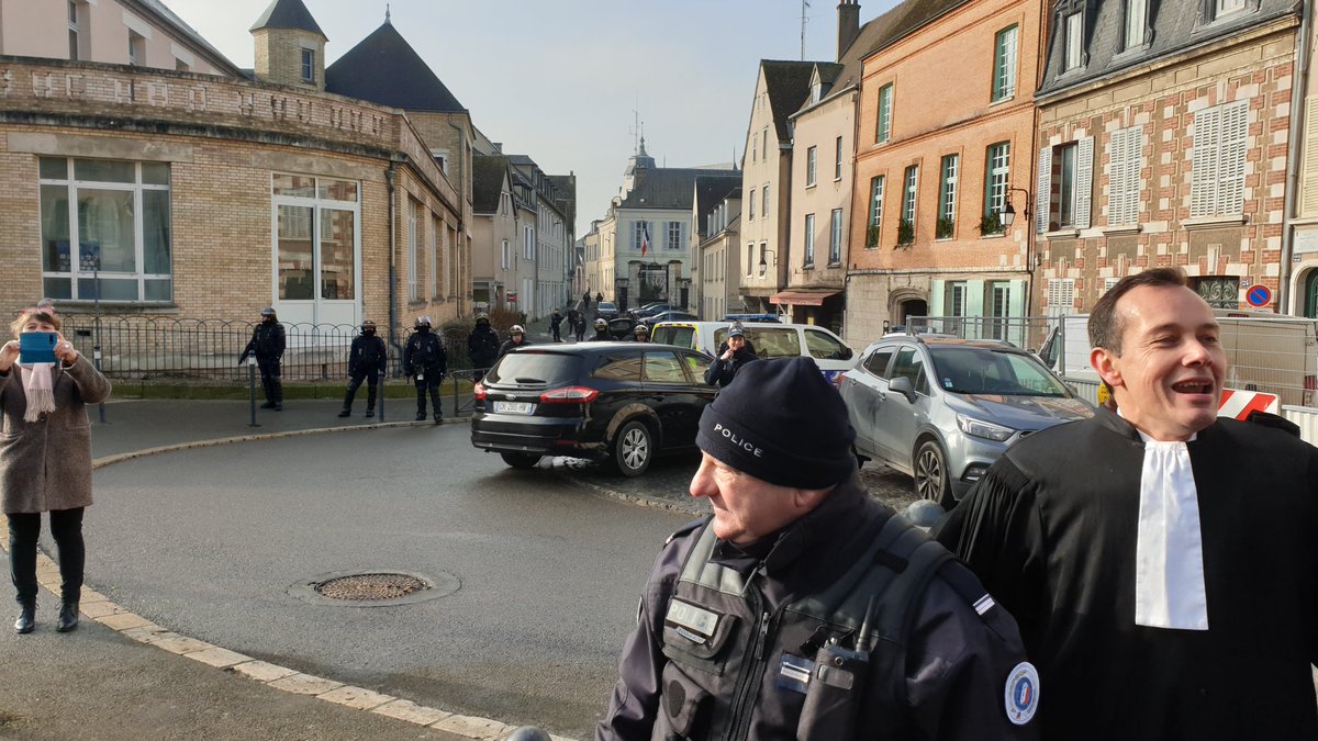 Le Barreau de Chartres ne peut pas manifester devant la préfecture.