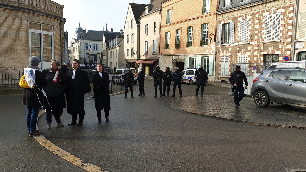 barreauchartres's tweet photo. https://t.co/k2uNCl3ZV2