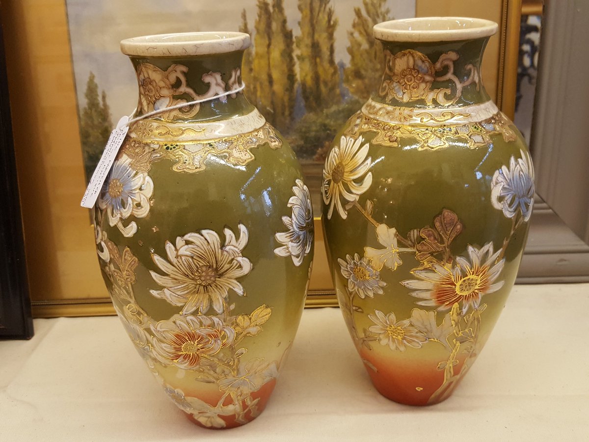 ARDecArts's tweet photo. Fine matched pair of antique Japanese Chrysanthemum Vases - £230 https://t.co/E746ZYhkBo