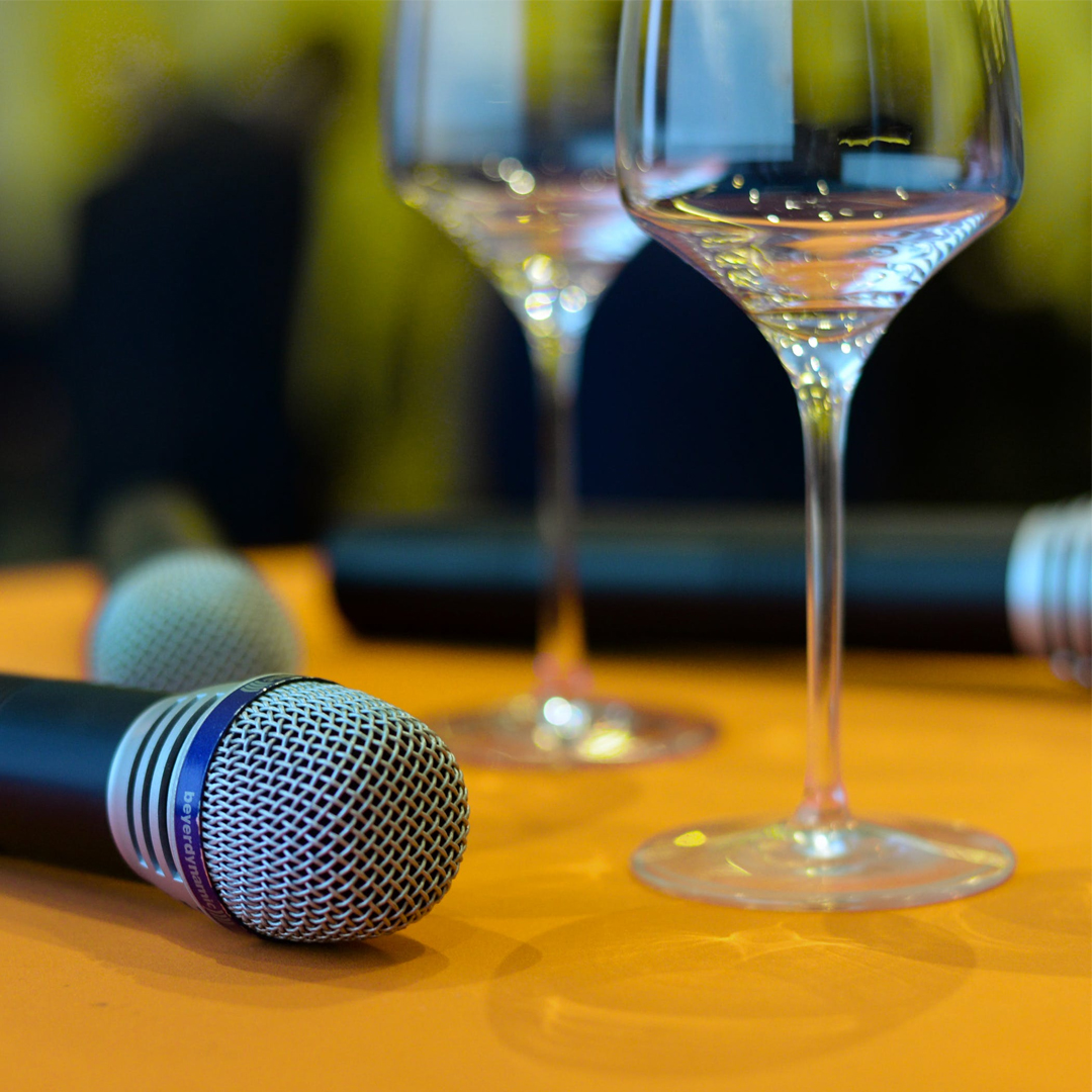 3, 2, 1, hit it! Join us for our live music night at The Swan next Friday 31st January. Order your drinks from the bar, snacks from the menu, kick back and relax whilst Devon Good performs 🎵🎼