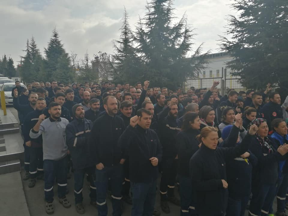 BirlesikMetal's tweet photo. #Birleşen #İşçiler #Yenilmezler

#Renta #İşçisi #Direnişin #Simgesi
#5SubattaGrevdeiz https://t.co/EKVpWrpJiK