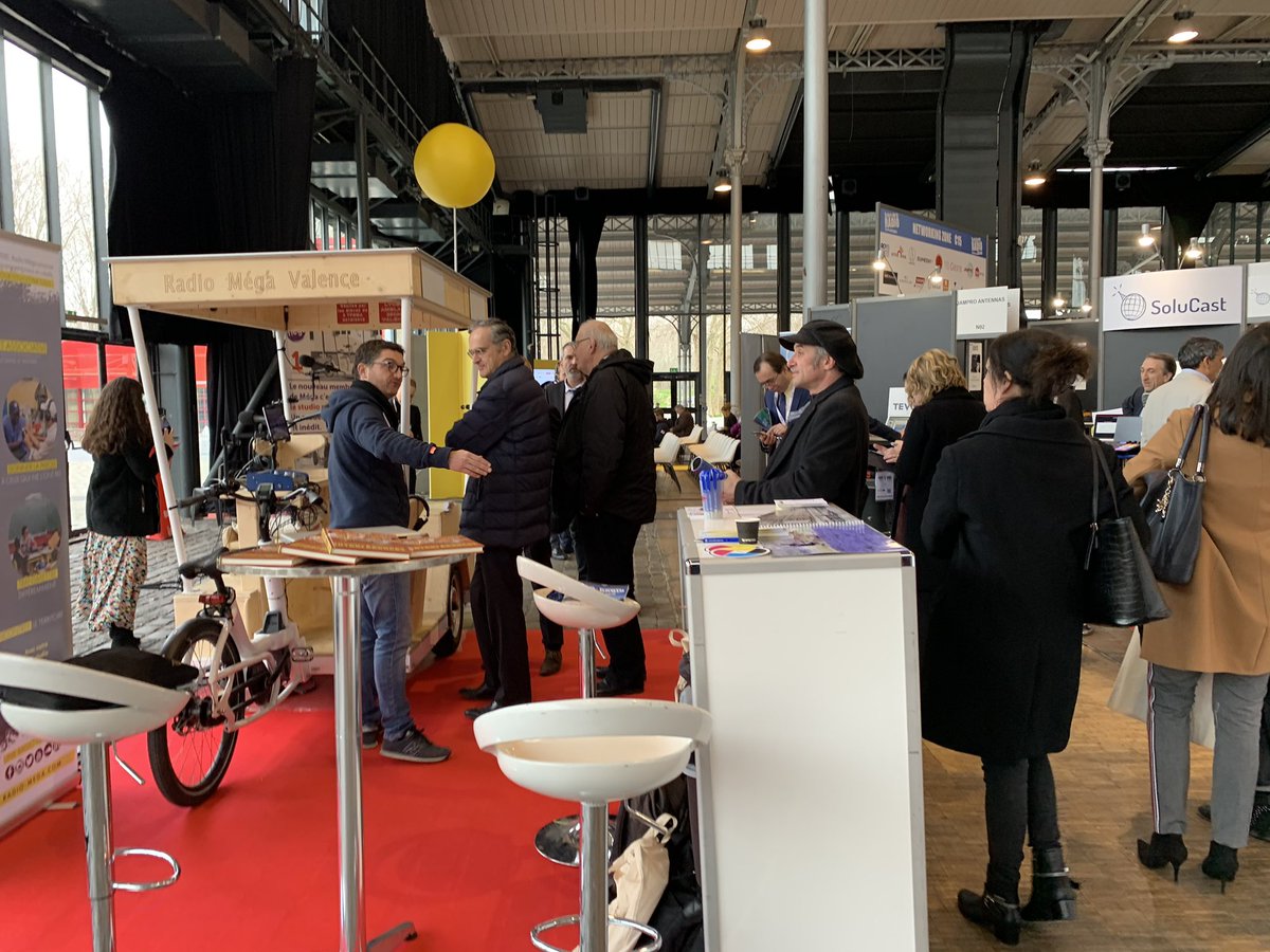 RadioMega26's tweet photo. On est bien en place au @SalonRADIO stand C14 ! 👌
Un de nos 1er visiteur ? Olivier Maistre, président du @csaudiovisuel
Le #velostudio intrigue et suscite l’intérêt !
@FERAROCK - @Initiactive2607 -#carbonezero - @ASNOPROD - @VilledeValence - #SAudio - @digigram - SL Technologie https://t.co/LsreTL4dcG