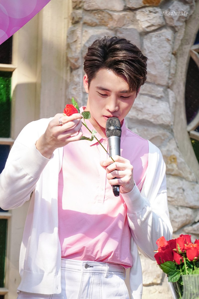 M34N2Me's tweet photo. [23.01.20]  Agalico @ Sukhumvit 51

Red flower hearts love
Red flower hearts love

You're my rose
네 가시에 찔려도 난 좋아

@m34nismind 
#PopteenpoplovexMean
#MeanPhiravich https://t.co/QnH9BXT4ns
