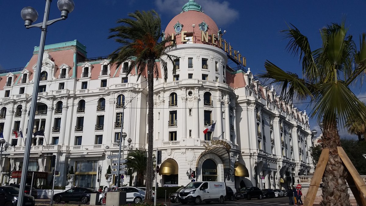 Hôtel Negresco : palace (5 étoiles en 2009) dont les facades, hall, verrière, sont classés monument hitorique.
#ILoveNice #PromenadeDesAnglais  #HôtelNegresco