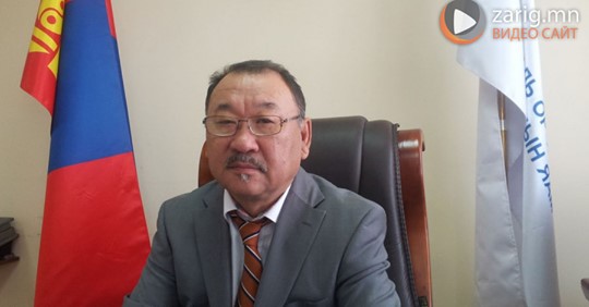 МАНай Ерөнхий сайд чинь Цэнгэлийн хажууд унаган англи хэлтэй юм бишүү.