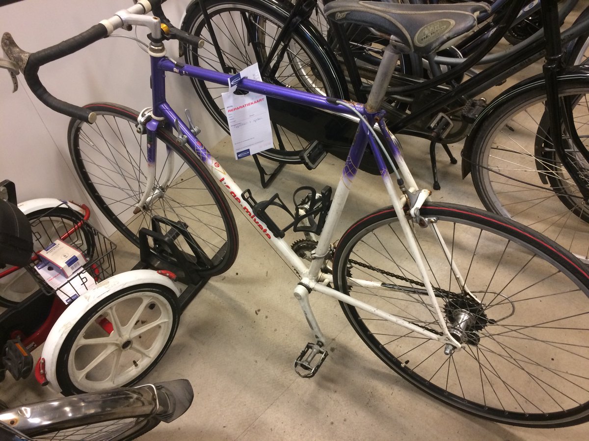 GewoonDoen8's tweet photo. Looking 4 a Bike? Lots of cheap bikes 4 Sale.  Drop by at Bouwerij 92 Amstelveen #cheapbikes #bicycles #amstelveen https://t.co/QsTICUVRy5