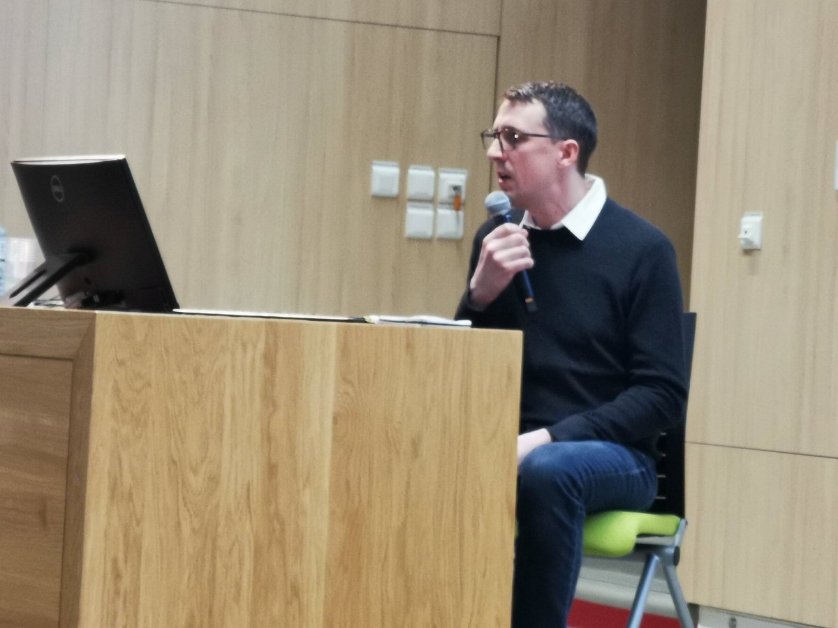enssib's tweet photo. @lucmaumet consultant en #accessibilité, présente les fonctionnalités nouvelles de #readiumdesktop proposées par @EDRLab_EPUB, notamment pour les personnes #dyslexiques
#RNLNA #enssib https://t.co/4WmXWxJNuW