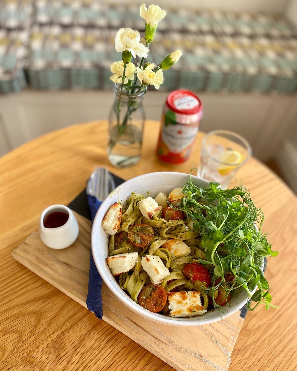 TheJoinersShop's tweet photo. This weekends special! 
•Halloumi pasta with garlic, basil and tomatoes 🧄 🌿 🍅 🍝 

#specialdish 
#pasta 
#haloumi 
#localbusiness 
#thejoinersshop https://t.co/rgRBXsock2