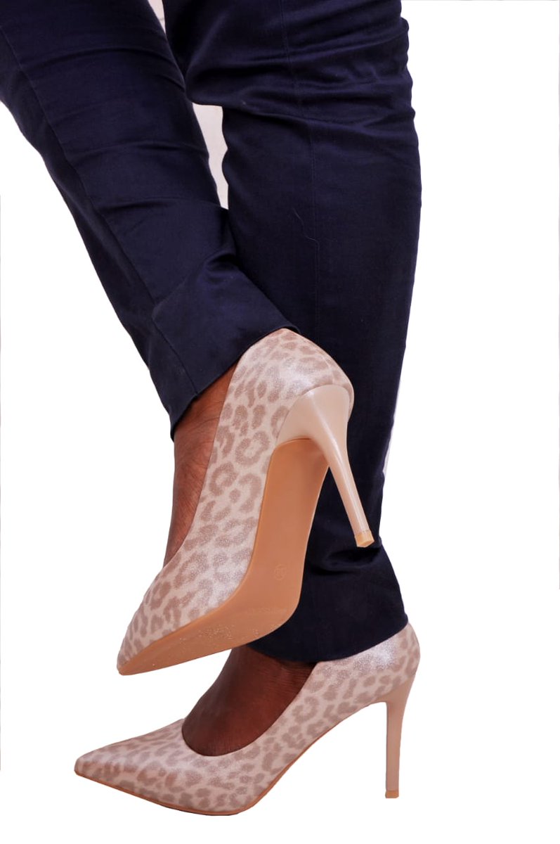 Marvellouske's tweet photo. Grab a quality pair of these elegant heels. Taiyu brand.
Available sizes :37-42
Colours: black, champagne
Contact us on 0728691712
Delivery done within Nairobi 
#RutoSpeaks #OsamaAt10K #ThursdayThoughts #NjonjoAt100 #mpesa https://t.co/QGTBeL4nwy